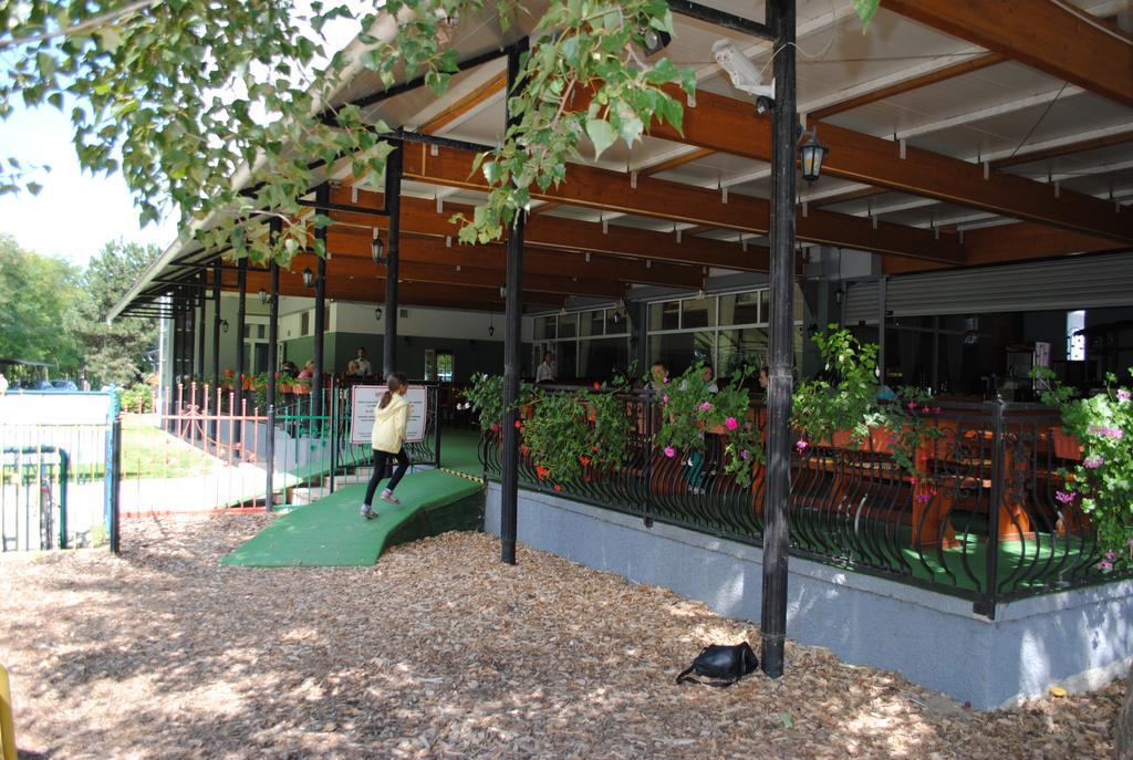 Hotel Kormorán Samorin Exterior foto